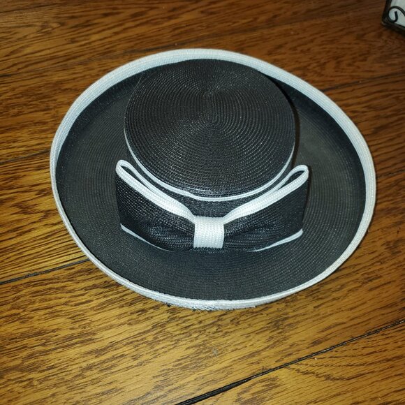 Women's Lord & Tayor Olefin Hat, Black White, cute bow, one size, Excellent Con! - Picture 1 of 6